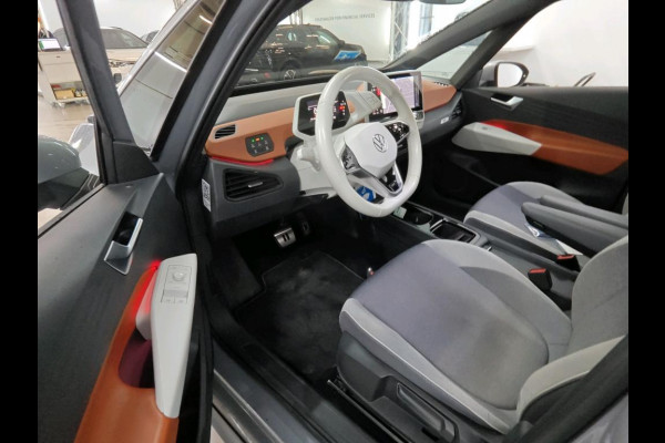 Volkswagen ID.3 First Plus 58 kWh | IQ.Light | Trekhaak | Camera | 19" | Navi