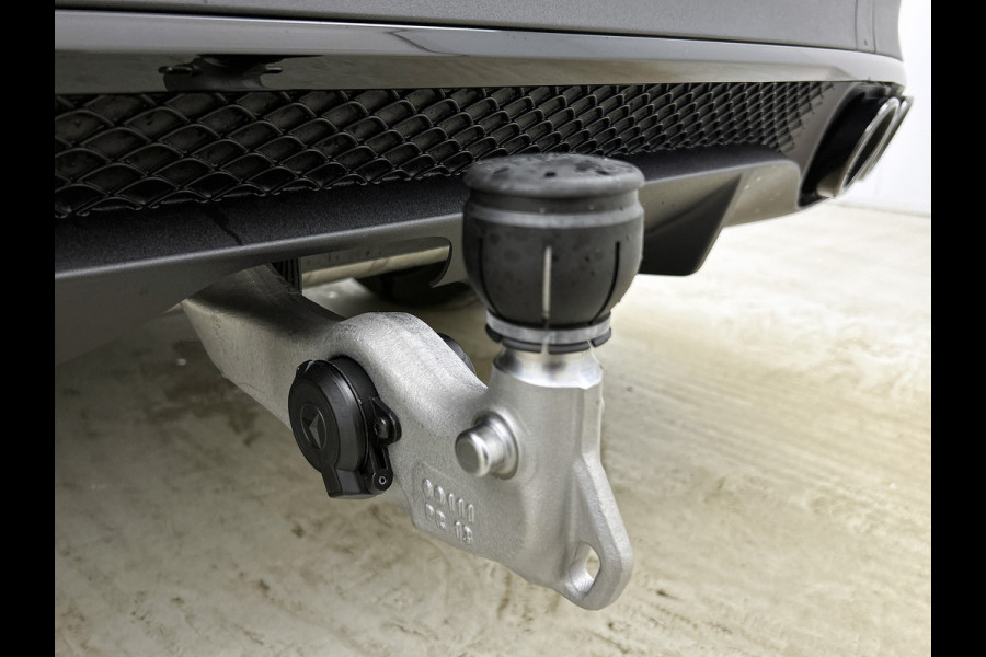 Mercedes-Benz GLE AMG 53 Hybrid 4MATIC+ Night Edition Premium Plus | Remklauwen Rood | Winterpakket | Sierelementen AMG carbon | Magic Vision Control | Trekhaak | 22 inch kruisspaaks AMG-velgen | Verlichte treeplanken |