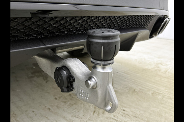 Mercedes-Benz GLE AMG 53 Hybrid 4MATIC+ Night Edition Premium Plus | Remklauwen Rood | Winterpakket | Sierelementen AMG carbon | Magic Vision Control | Trekhaak | 22 inch kruisspaaks AMG-velgen | Verlichte treeplanken |