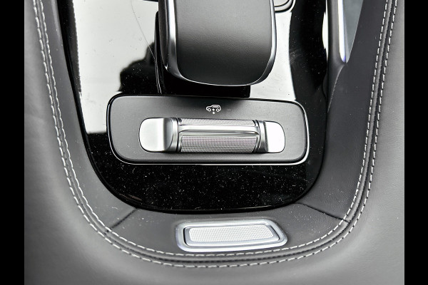 Mercedes-Benz GLE AMG 53 Hybrid 4MATIC+ Night Edition Premium Plus | Remklauwen Rood | Winterpakket | Sierelementen AMG carbon | Magic Vision Control | Trekhaak | 22 inch kruisspaaks AMG-velgen | Verlichte treeplanken |