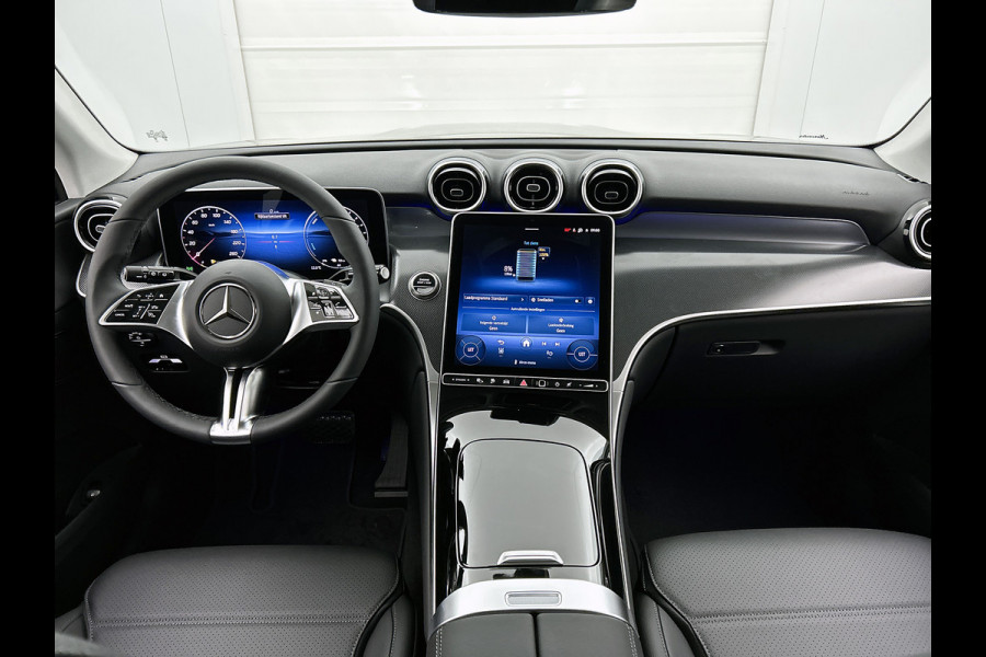 Mercedes-Benz GLC 300e 4MATIC Business Solution Luxury | Advanced pakket | Trekhaak | Sierdelen ruitlook zilvergrijs | Smartphone-integratie | Stoelverwarming | Sfeerverlichting | Warmtewerend, donkergetint glas |