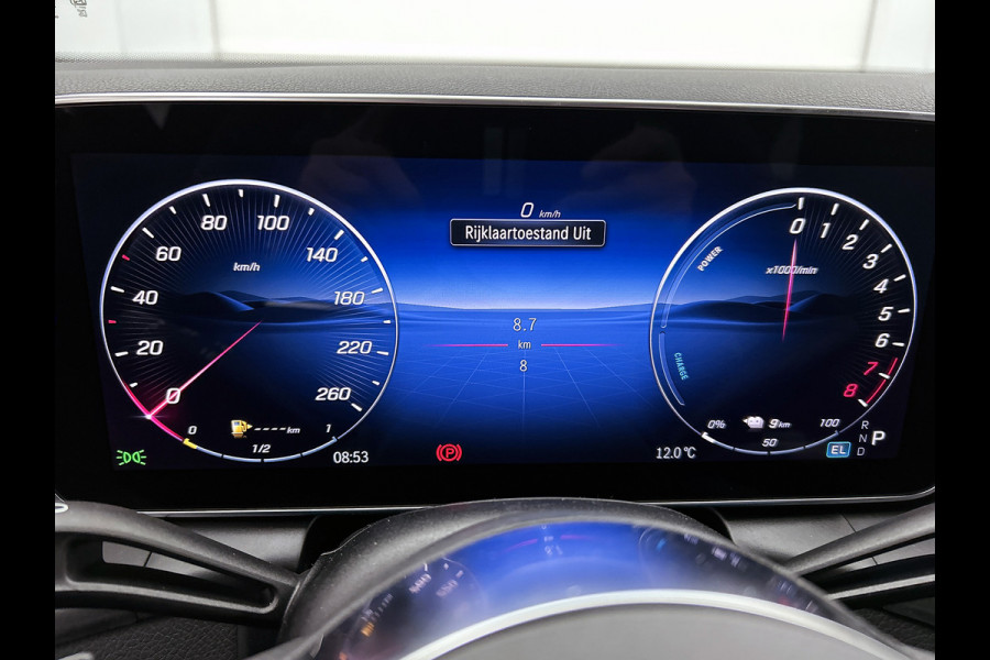 Mercedes-Benz GLC 300e 4MATIC Business Solution Luxury | Advanced pakket | Trekhaak | Sierdelen ruitlook zilvergrijs | Smartphone-integratie | Stoelverwarming | Sfeerverlichting | Warmtewerend, donkergetint glas |