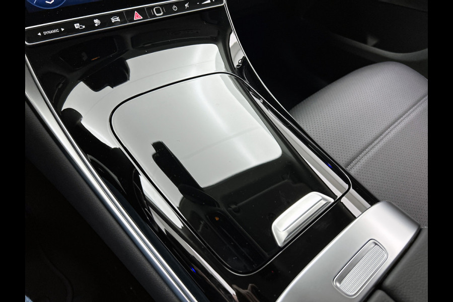 Mercedes-Benz GLC 300e 4MATIC Business Solution Luxury | Advanced pakket | Trekhaak | Sierdelen ruitlook zilvergrijs | Smartphone-integratie | Stoelverwarming | Sfeerverlichting | Warmtewerend, donkergetint glas |