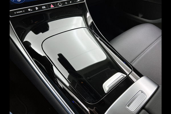 Mercedes-Benz GLC 300e 4MATIC Business Solution Luxury | Advanced pakket | Trekhaak | Sierdelen ruitlook zilvergrijs | Smartphone-integratie | Stoelverwarming | Sfeerverlichting | Warmtewerend, donkergetint glas |