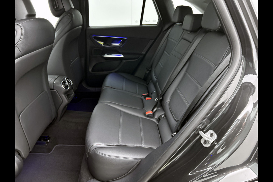 Mercedes-Benz GLC 300e 4MATIC Business Solution Luxury | Advanced pakket | Trekhaak | Sierdelen ruitlook zilvergrijs | Smartphone-integratie | Stoelverwarming | Sfeerverlichting | Warmtewerend, donkergetint glas |