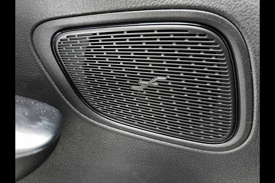 Mercedes-Benz GLC 300e 4MATIC Business Solution Luxury | Advanced pakket | Trekhaak | Sierdelen ruitlook zilvergrijs | Smartphone-integratie | Stoelverwarming | Sfeerverlichting | Warmtewerend, donkergetint glas |