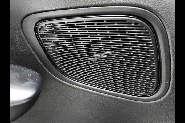 Mercedes-Benz GLC 300e 4MATIC Business Solution Luxury | Advanced pakket | Trekhaak | Sierdelen ruitlook zilvergrijs | Smartphone-integratie | Stoelverwarming | Sfeerverlichting | Warmtewerend, donkergetint glas |