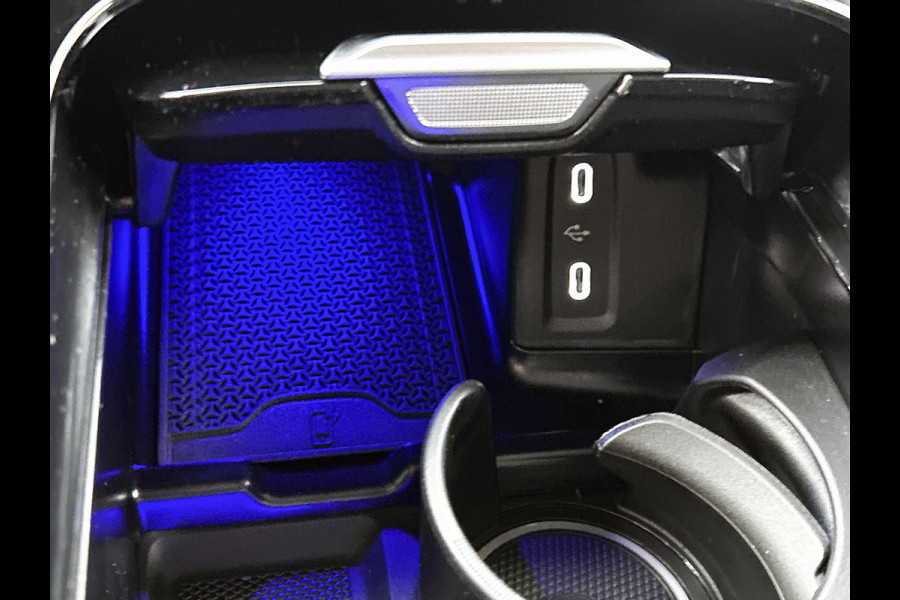 Mercedes-Benz GLC 300e 4MATIC Business Solution Luxury | Advanced pakket | Trekhaak | Sierdelen ruitlook zilvergrijs | Smartphone-integratie | Stoelverwarming | Sfeerverlichting | Warmtewerend, donkergetint glas |