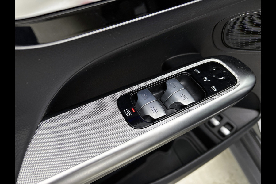 Mercedes-Benz GLC 300e 4MATIC Business Solution Luxury | Advanced pakket | Trekhaak | Sierdelen ruitlook zilvergrijs | Smartphone-integratie | Stoelverwarming | Sfeerverlichting | Warmtewerend, donkergetint glas |