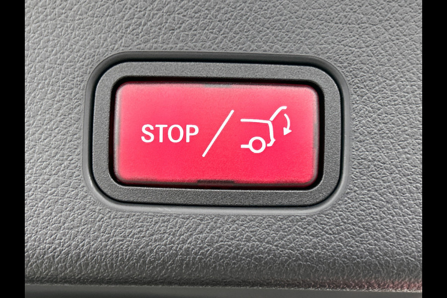 Mercedes-Benz GLC 300e 4MATIC Business Solution Luxury | Advanced pakket | Trekhaak | Sierdelen ruitlook zilvergrijs | Smartphone-integratie | Stoelverwarming | Sfeerverlichting | Warmtewerend, donkergetint glas |