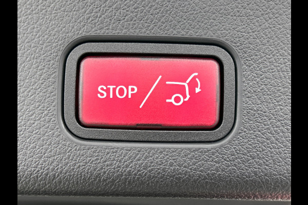 Mercedes-Benz GLC 300e 4MATIC Business Solution Luxury | Advanced pakket | Trekhaak | Sierdelen ruitlook zilvergrijs | Smartphone-integratie | Stoelverwarming | Sfeerverlichting | Warmtewerend, donkergetint glas |