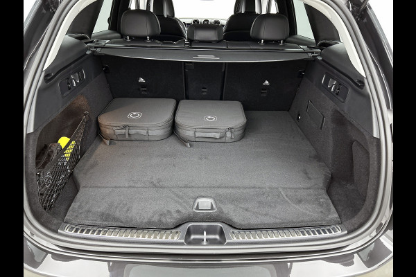 Mercedes-Benz GLC 300e 4MATIC Business Solution Luxury | Advanced pakket | Trekhaak | Sierdelen ruitlook zilvergrijs | Smartphone-integratie | Stoelverwarming | Sfeerverlichting | Warmtewerend, donkergetint glas |