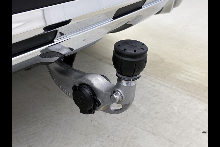 Mercedes-Benz GLC 300e 4MATIC Business Solution Luxury | Advanced pakket | Trekhaak | Sierdelen ruitlook zilvergrijs | Smartphone-integratie | Stoelverwarming | Sfeerverlichting | Warmtewerend, donkergetint glas |