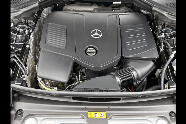 Mercedes-Benz GLC 300e 4MATIC Business Solution Luxury | Advanced pakket | Trekhaak | Sierdelen ruitlook zilvergrijs | Smartphone-integratie | Stoelverwarming | Sfeerverlichting | Warmtewerend, donkergetint glas |
