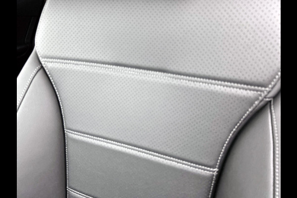 Mercedes-Benz GLC 300e 4MATIC Business Solution Luxury | Advanced pakket | Trekhaak | Sierdelen ruitlook zilvergrijs | Smartphone-integratie | Stoelverwarming | Sfeerverlichting | Warmtewerend, donkergetint glas |