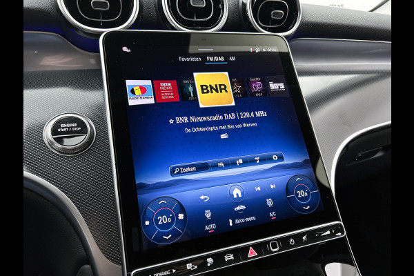 Mercedes-Benz GLC 300e 4MATIC Business Solution Luxury | Advanced pakket | Trekhaak | Sierdelen ruitlook zilvergrijs | Smartphone-integratie | Stoelverwarming | Sfeerverlichting | Warmtewerend, donkergetint glas |