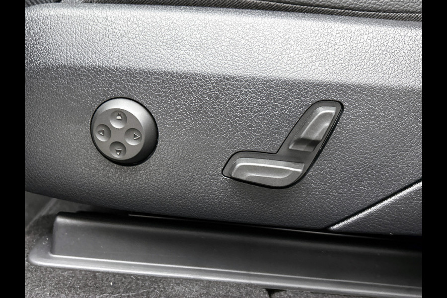 Mercedes-Benz GLC 300e 4MATIC Business Solution Luxury | Advanced pakket | Trekhaak | Sierdelen ruitlook zilvergrijs | Smartphone-integratie | Stoelverwarming | Sfeerverlichting | Warmtewerend, donkergetint glas |