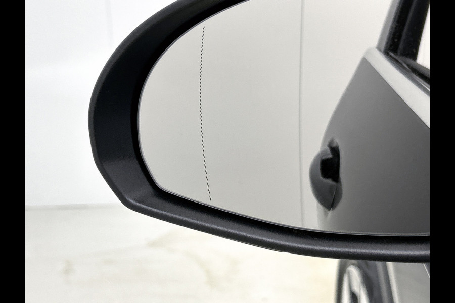 Mercedes-Benz GLC 300e 4MATIC Business Solution Luxury | Advanced pakket | Trekhaak | Sierdelen ruitlook zilvergrijs | Smartphone-integratie | Stoelverwarming | Sfeerverlichting | Warmtewerend, donkergetint glas |