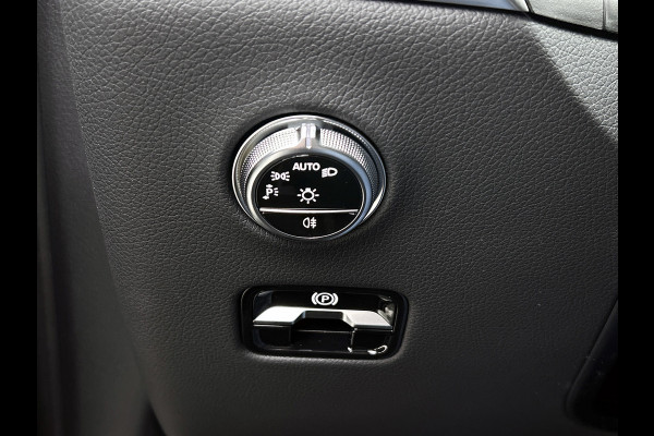 Mercedes-Benz GLC 300e 4MATIC Business Solution Luxury | Advanced pakket | Trekhaak | Sierdelen ruitlook zilvergrijs | Smartphone-integratie | Stoelverwarming | Sfeerverlichting | Warmtewerend, donkergetint glas |