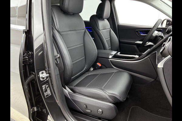 Mercedes-Benz GLC 300e 4MATIC Business Solution Luxury | Advanced pakket | Trekhaak | Sierdelen ruitlook zilvergrijs | Smartphone-integratie | Stoelverwarming | Sfeerverlichting | Warmtewerend, donkergetint glas |