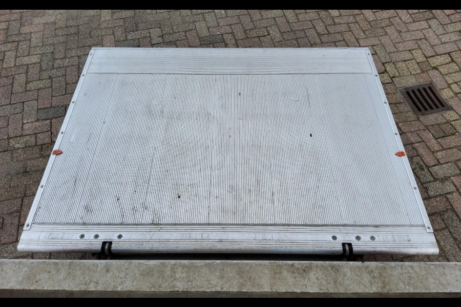 Renault Master 165.35 - V-28-PHD - OPBOUW + LAADKLEP 750 KG. - EURO 6