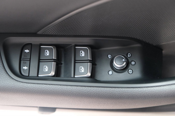 Audi A3 Limousine 35 TFSI CoD Advance Sport 2x S-Line Automaat - N.A.P. Airco, Cruise, PDC.