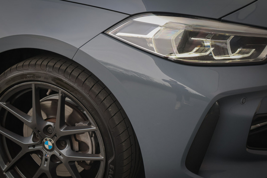 BMW 1-serie 118i High Executive M-Sport | HARMAN & KARDON | PANORAMADAK | SPORTSTOELEN VOLLEDER INTERIEUR | STOELVERWARMING | SFEERVERLICHTING | CRUISE CONTROL |