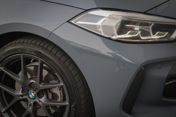 BMW 1-serie 118i High Executive M-Sport | HARMAN & KARDON | PANORAMADAK | SPORTSTOELEN VOLLEDER INTERIEUR | STOELVERWARMING | SFEERVERLICHTING | CRUISE CONTROL |