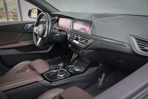 BMW 1-serie 118i High Executive M-Sport | HARMAN & KARDON | PANORAMADAK | SPORTSTOELEN VOLLEDER INTERIEUR | STOELVERWARMING | SFEERVERLICHTING | CRUISE CONTROL |