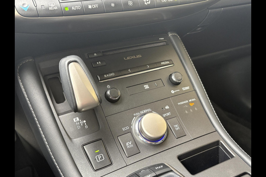 Lexus CT 200h Ultimate Edition 136pk | Achteruitrijcamera | Climate Control | Xenon | PDC |