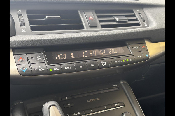 Lexus CT 200h Ultimate Edition 136pk | Achteruitrijcamera | Climate Control | Xenon | PDC |