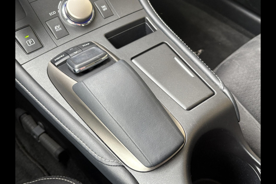 Lexus CT 200h Ultimate Edition 136pk | Achteruitrijcamera | Climate Control | Xenon | PDC |
