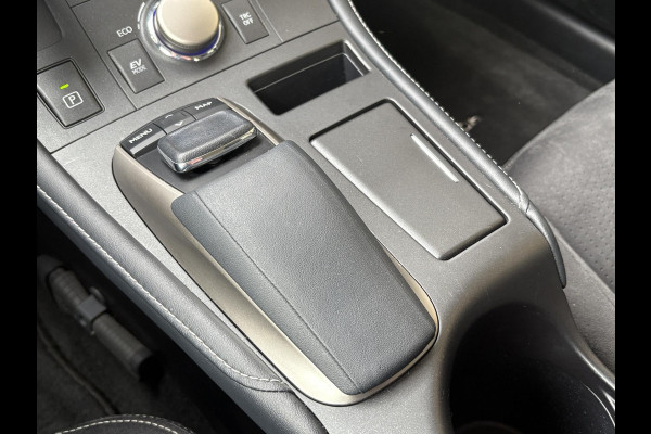 Lexus CT 200h Ultimate Edition 136pk | Achteruitrijcamera | Climate Control | Xenon | PDC |