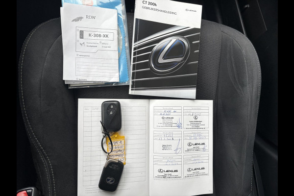 Lexus CT 200h Ultimate Edition 136pk | Achteruitrijcamera | Climate Control | Xenon | PDC |