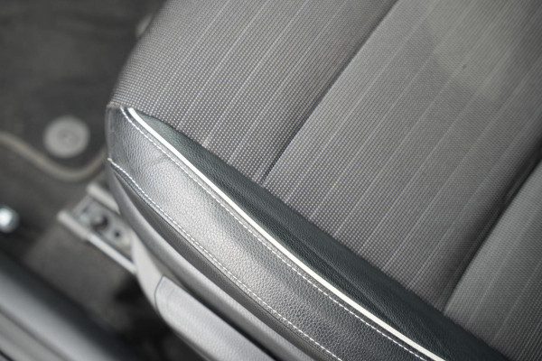 Kia Rio 1.0 T-GDi MHEV DynamicLine Schuifdak GT Line Airco Clima Cruise Leer/Stof