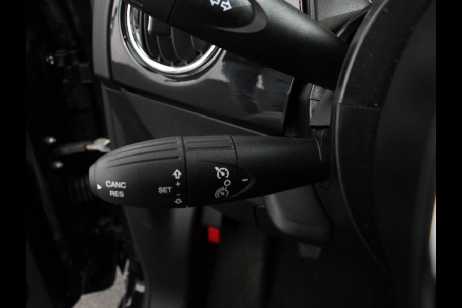 Fiat 500C 1.0 Hybrid Club Cabrio Airco LED Parkeersensoren achter Cruise control Radio Apple Carplay/ Android Auto