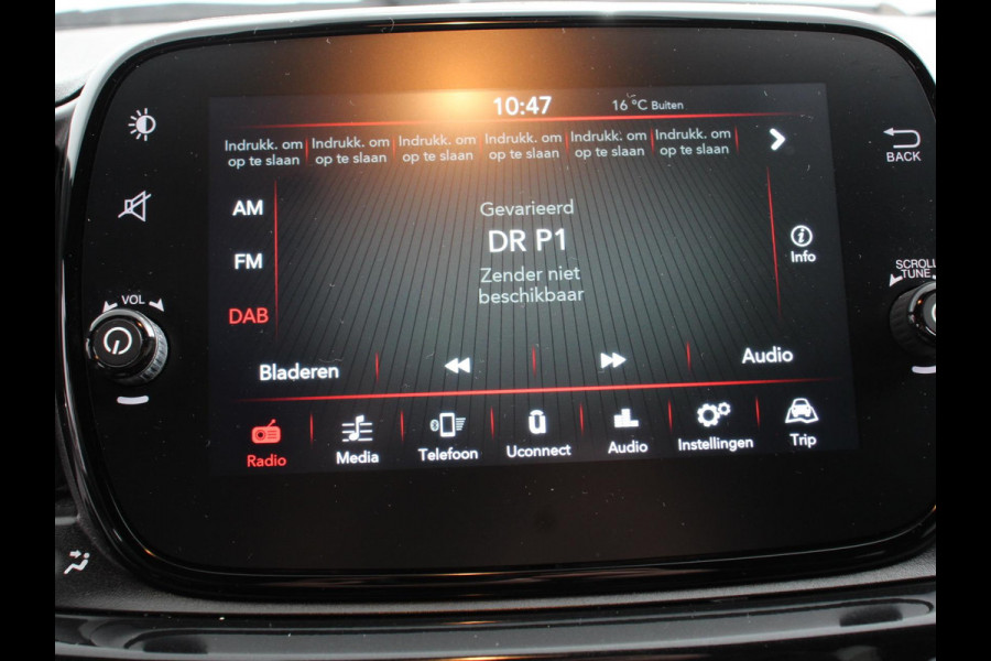 Fiat 500C 1.0 Hybrid Club Cabrio Airco LED Parkeersensoren achter Cruise control Radio Apple Carplay/ Android Auto