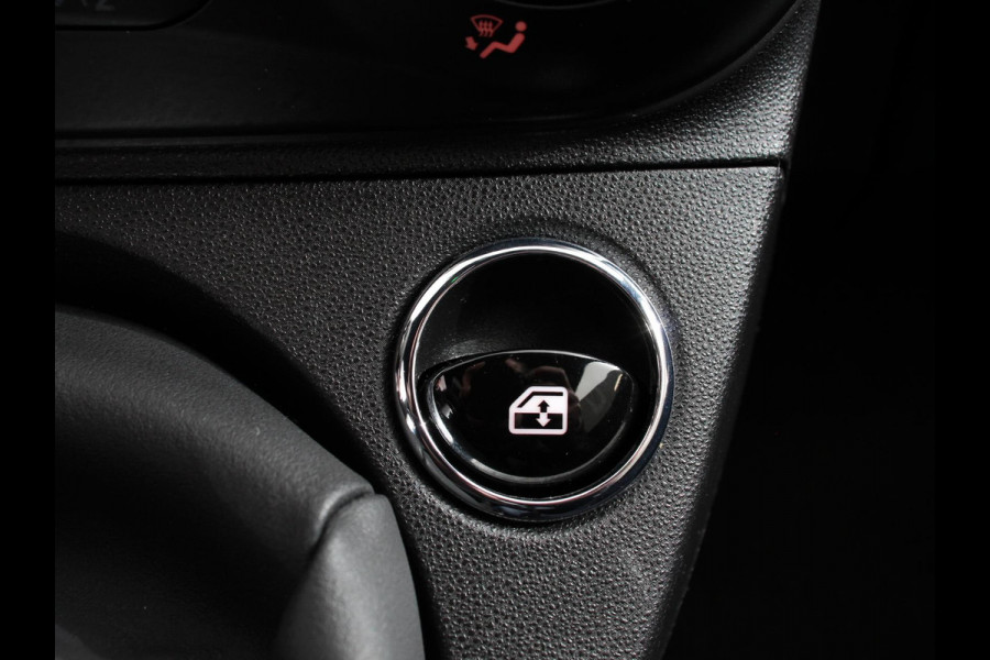 Fiat 500C 1.0 Hybrid Club Cabrio Airco LED Parkeersensoren achter Cruise control Radio Apple Carplay/ Android Auto