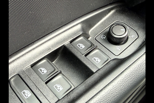 Audi A1 Sportback 25 TFSI Advanced edition 17''Lmv, Stoelverwarming, App Connect