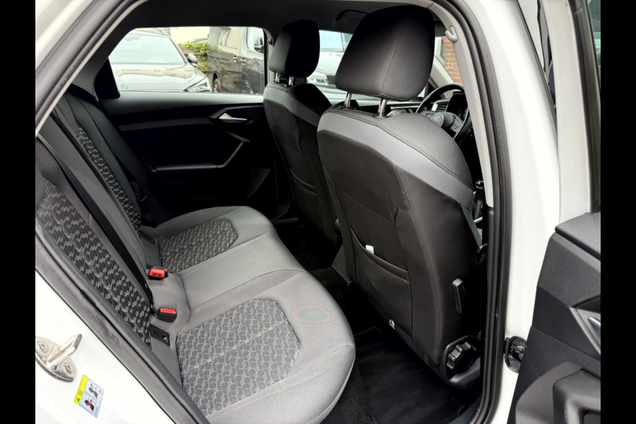 Audi A1 Sportback 25 TFSI Advanced edition 17''Lmv, Stoelverwarming, App Connect