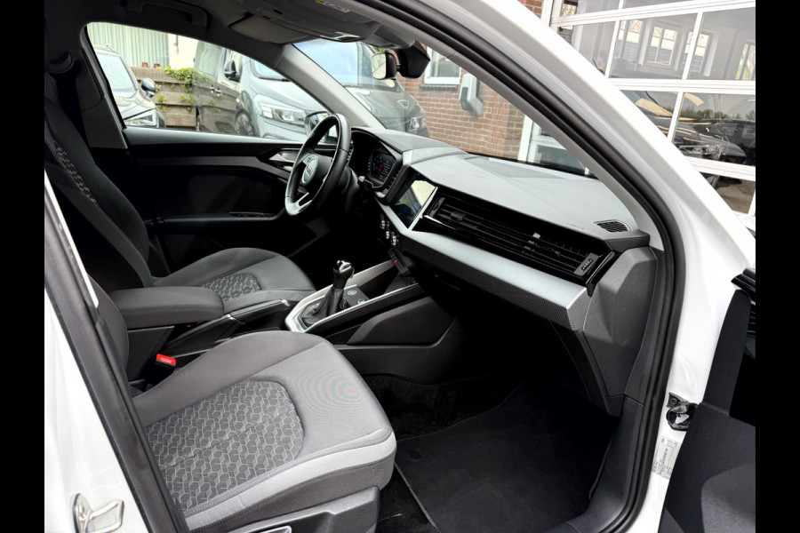 Audi A1 Sportback 25 TFSI Advanced edition 17''Lmv, Stoelverwarming, App Connect