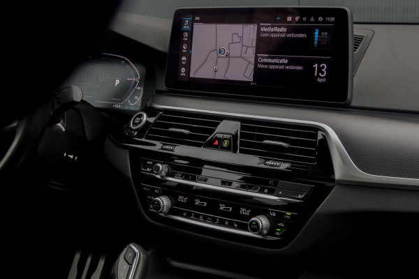 BMW 5 Serie 530e Business Edition Plus M-PERFORMANCE | M-PAKKET | PANO | ACC | CAMERA | ELEKTRISCH VERSTELBARE VOORSTOELEN