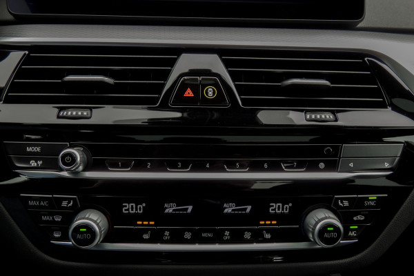 BMW 5 Serie 530e Business Edition Plus M-PERFORMANCE | M-PAKKET | PANO | ACC | CAMERA | ELEKTRISCH VERSTELBARE VOORSTOELEN