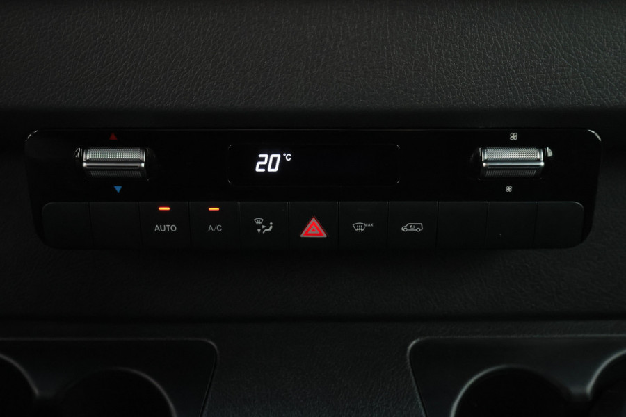 Mercedes-Benz Sprinter 314 2.2 CDI Automaat L2H2 3-Zits, LED, Climate, Camera, Cruise, Navigatie, Bluetooth, Trekhaak, 16''