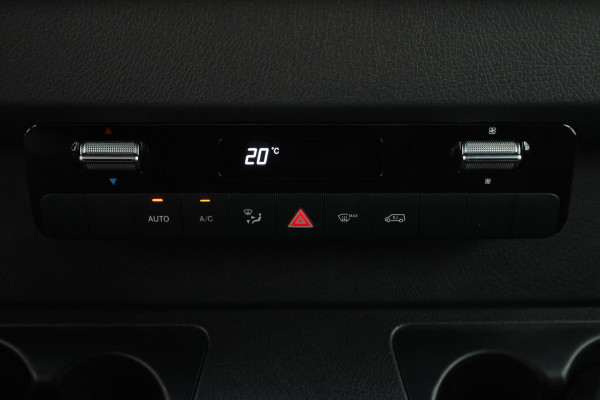 Mercedes-Benz Sprinter 314 2.2 CDI Automaat L2H2 3-Zits, LED, Climate, Camera, Cruise, Navigatie, Bluetooth, Trekhaak, 16''