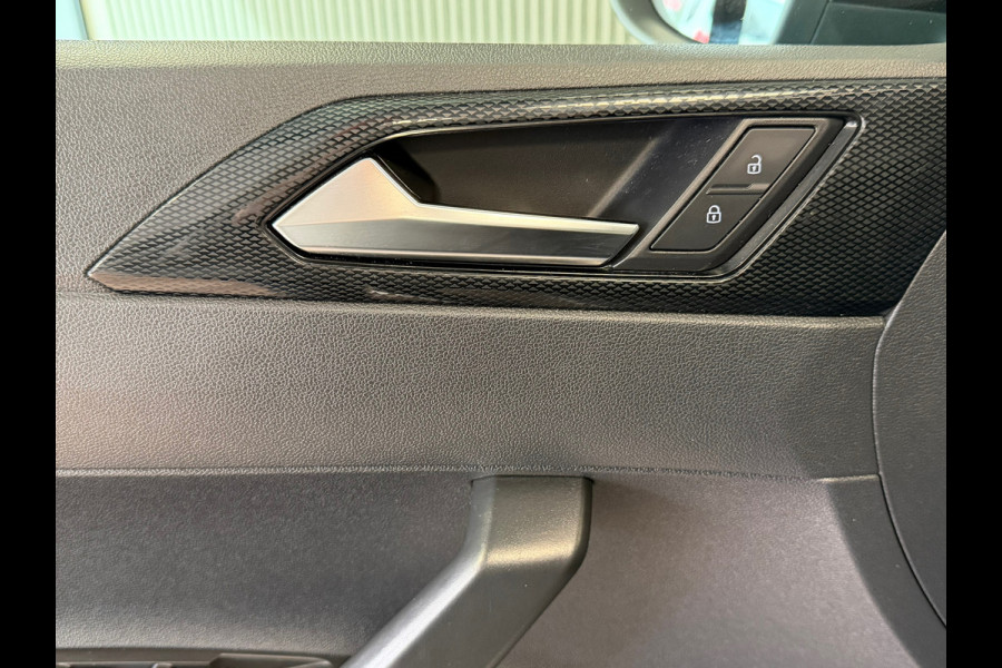 Volkswagen Taigo 1.0 TSI DSG CAMERA NAVIGATIE PDC CRUISE APPLE CARPLAY KEYLESS-GO START/STOP STOELVERWARMING