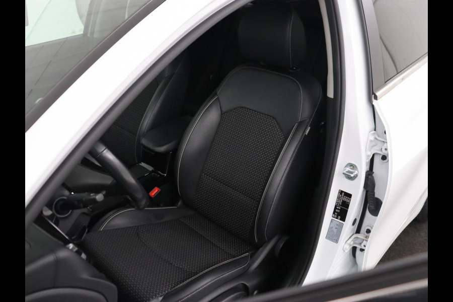 Kia Ceed 1.6 GDI PHEV DynamicPlusLine | SOH 96% | Stoelverwarming | Adaptive cruise | Camera | Carplay | Stuurverwarming | Navigatie | Full LED | Climate control | Half leder | Plug In