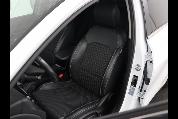 Kia Ceed 1.6 GDI PHEV DynamicPlusLine | SOH 96% | Stoelverwarming | Adaptive cruise | Camera | Carplay | Stuurverwarming | Navigatie | Full LED | Climate control | Half leder | Plug In