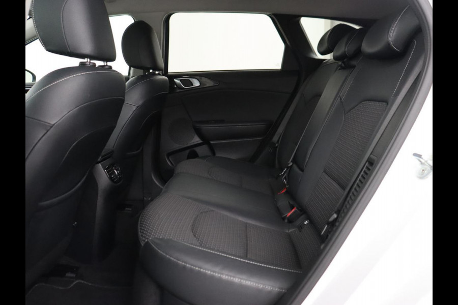 Kia Ceed 1.6 GDI PHEV DynamicPlusLine | SOH 96% | Stoelverwarming | Adaptive cruise | Camera | Carplay | Stuurverwarming | Navigatie | Full LED | Climate control | Half leder | Plug In