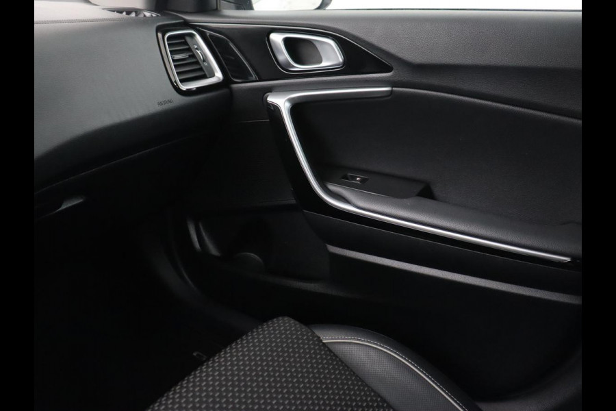 Kia Ceed 1.6 GDI PHEV DynamicPlusLine | SOH 96% | Stoelverwarming | Adaptive cruise | Camera | Carplay | Stuurverwarming | Navigatie | Full LED | Climate control | Half leder | Plug In